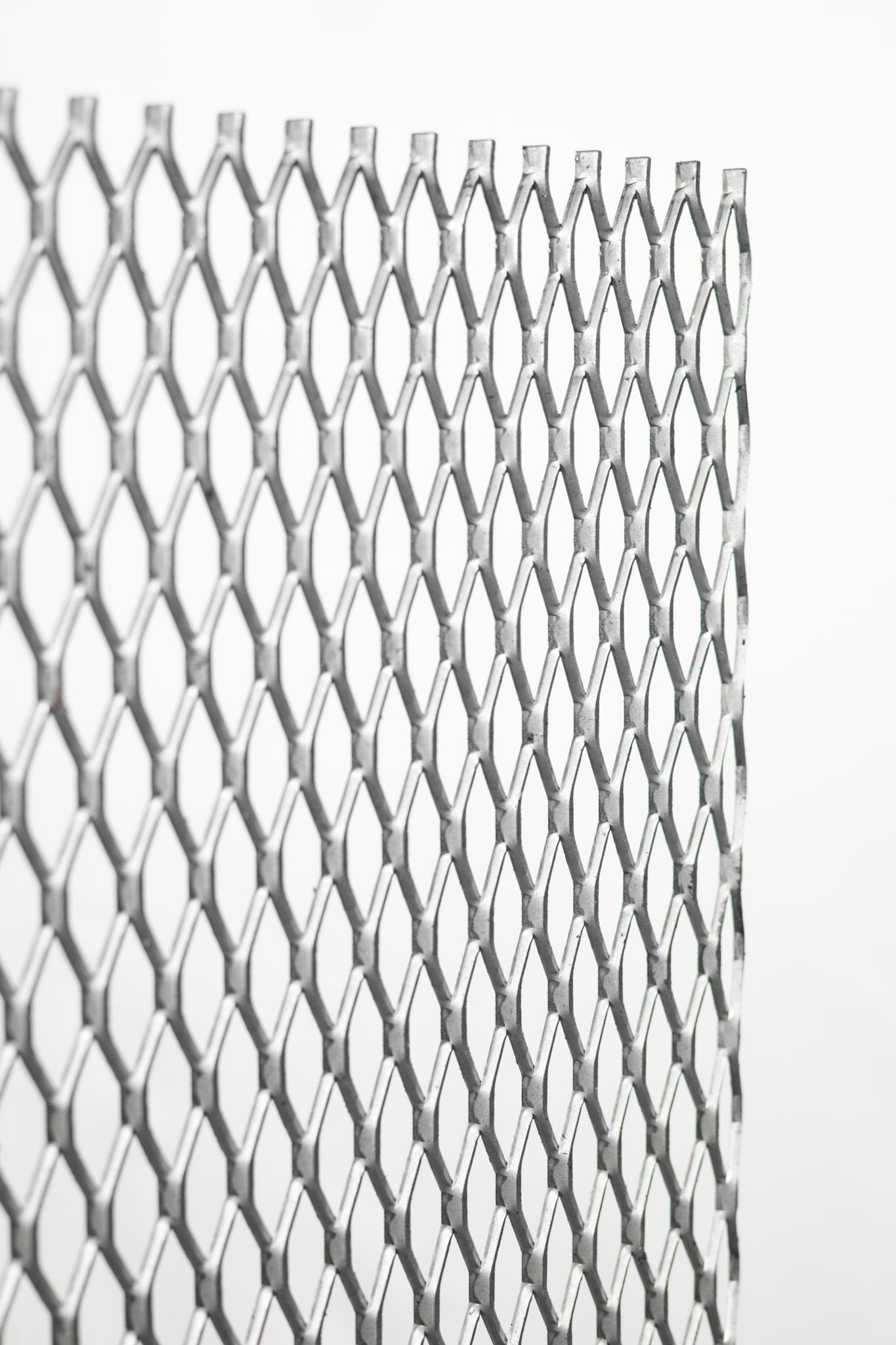 Chapa Expandida de Fierro Negro de 20x50mm. - 3mm. esp. - 1,5x3m.